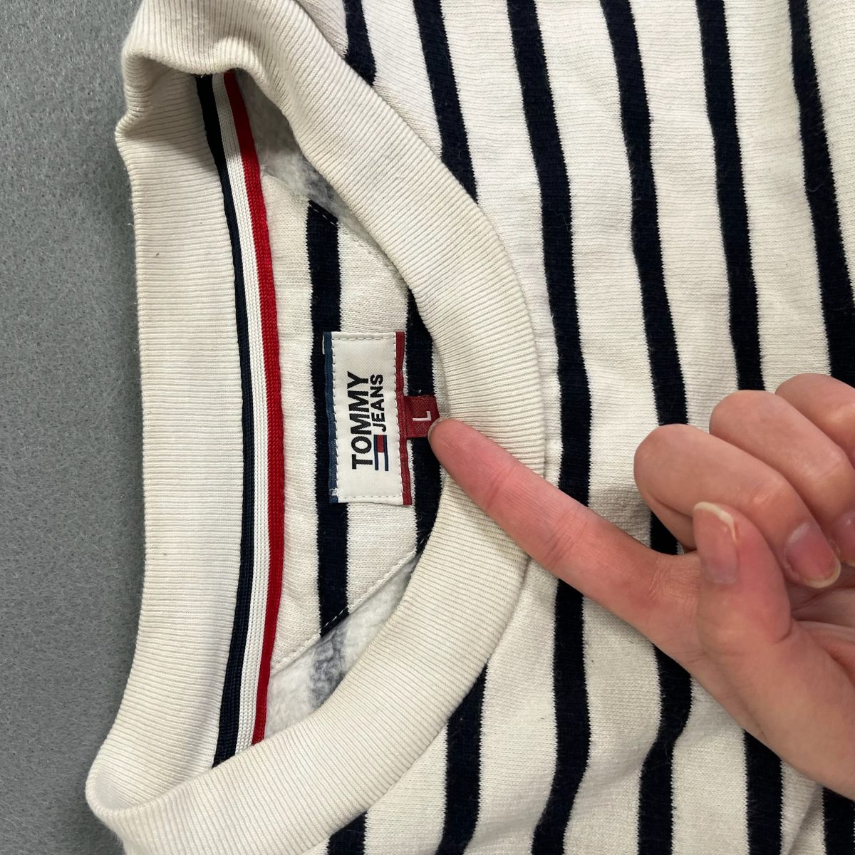 Tommy Jeans White and Black Striped Long Sleeved Jumper Mens Size L - Image 5